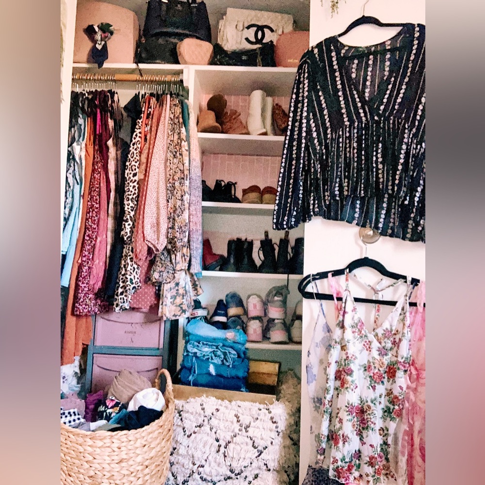 LIVE SALE boho, vintage, and groovy clothes $20 & under 🪩🐆✨ on Whatnot @ 5:45!